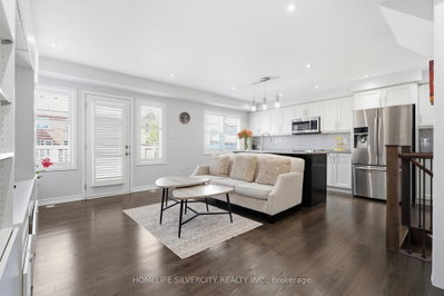 3085 Mistletoe Gardens • Oakville, ON photo 9