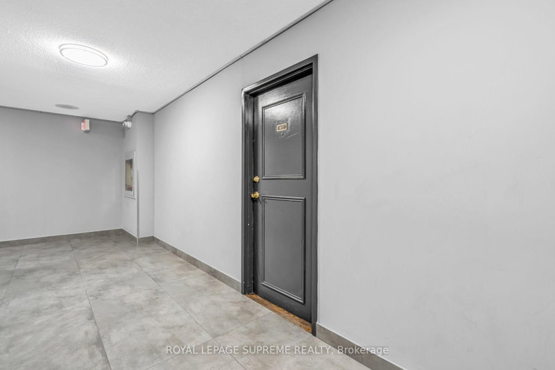 3590 Kaneff Cres photo 5