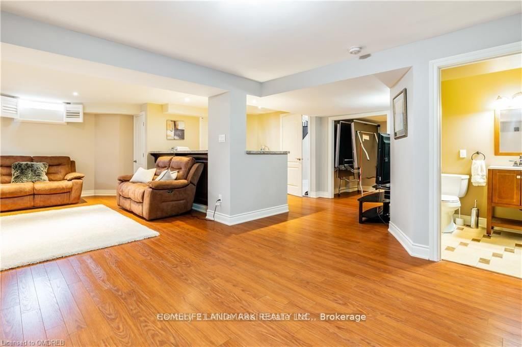2384 Parkglen Avenue, Oakville 2