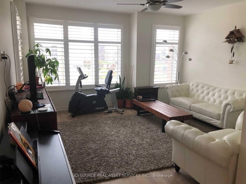 212 Squire Crescent