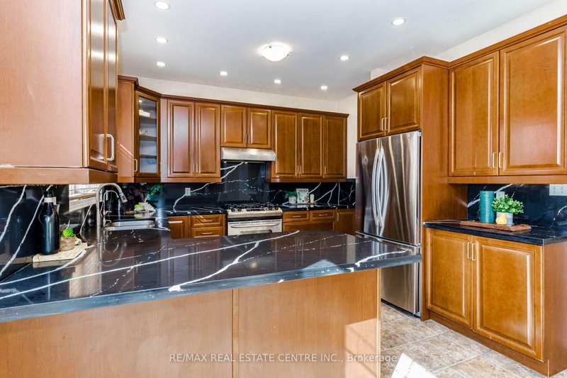 14 Alboreto Brampton,ON L6X 0N5 — Photo 11