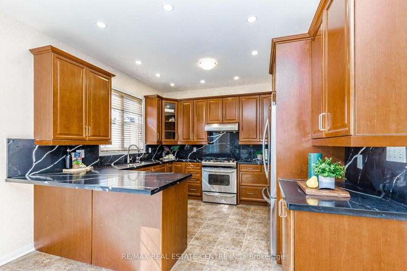 14 Alboreto Brampton,ON L6X 0N5 — Photo 12