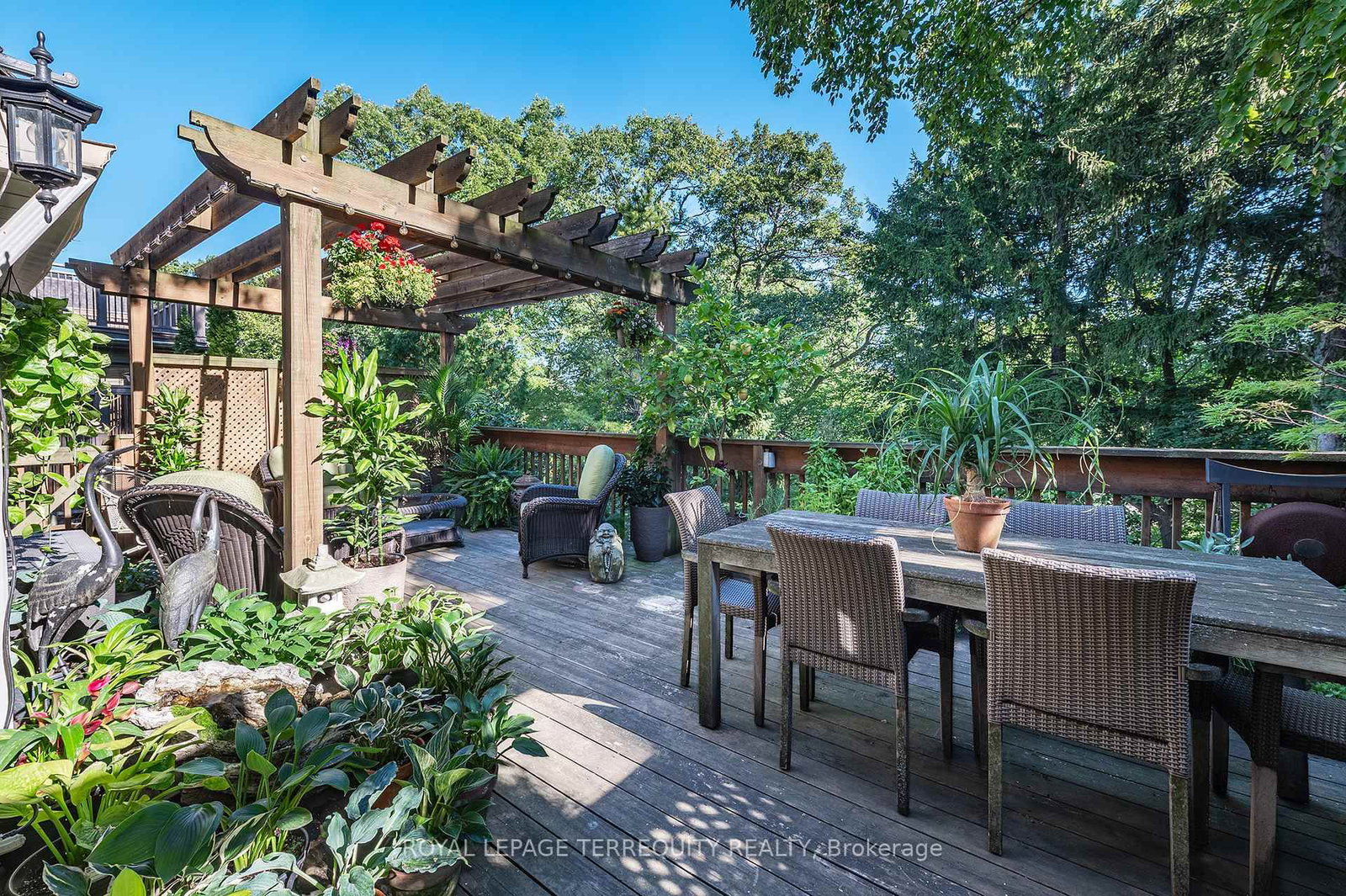 223 Riverside Drive • Toronto, ON photo 39