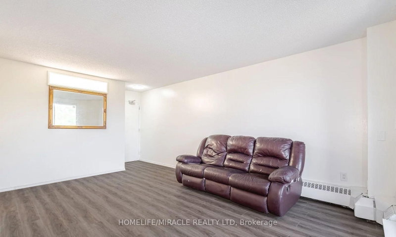 4673 Jane St photo 5