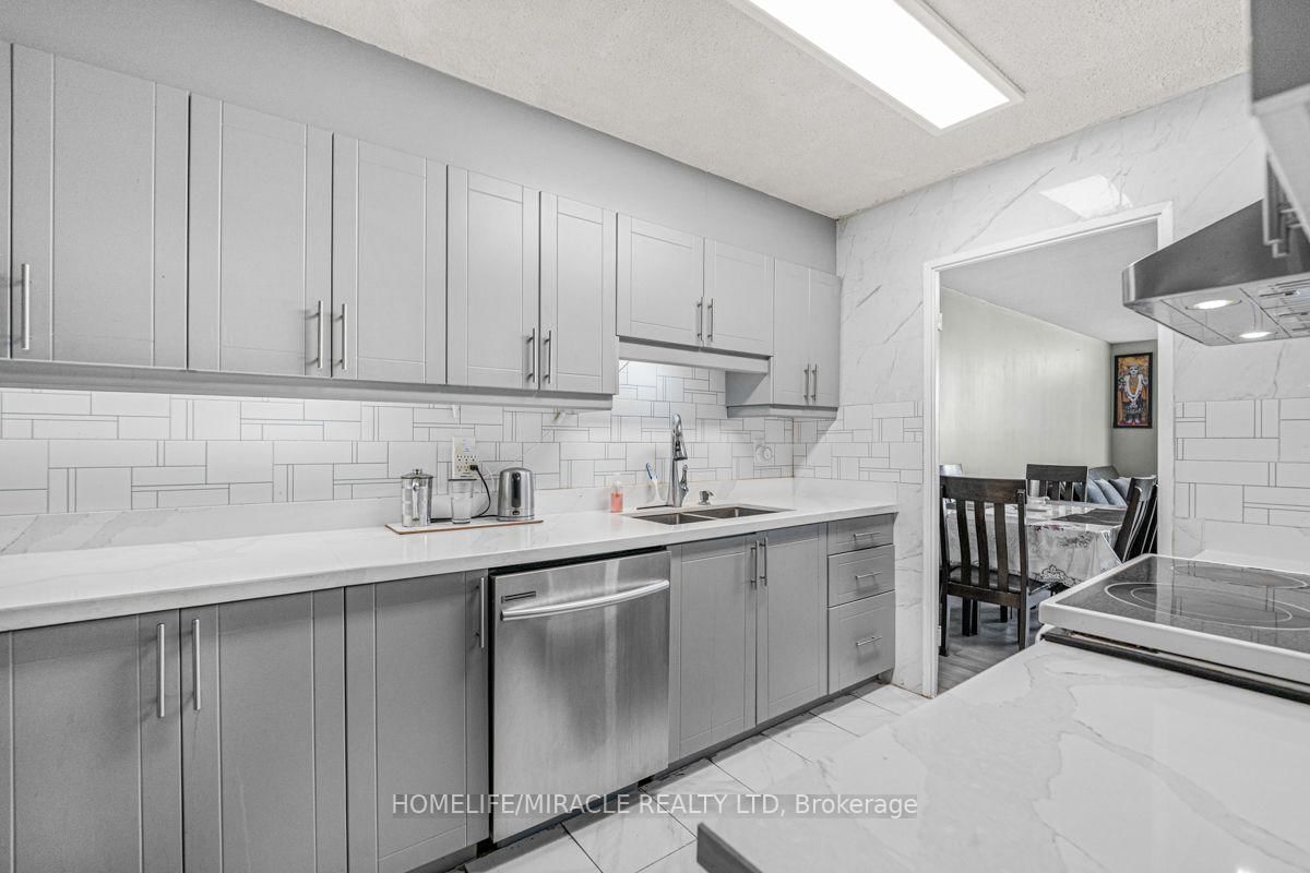 40 Panorama Court • #903 • Toronto, ON photo 17