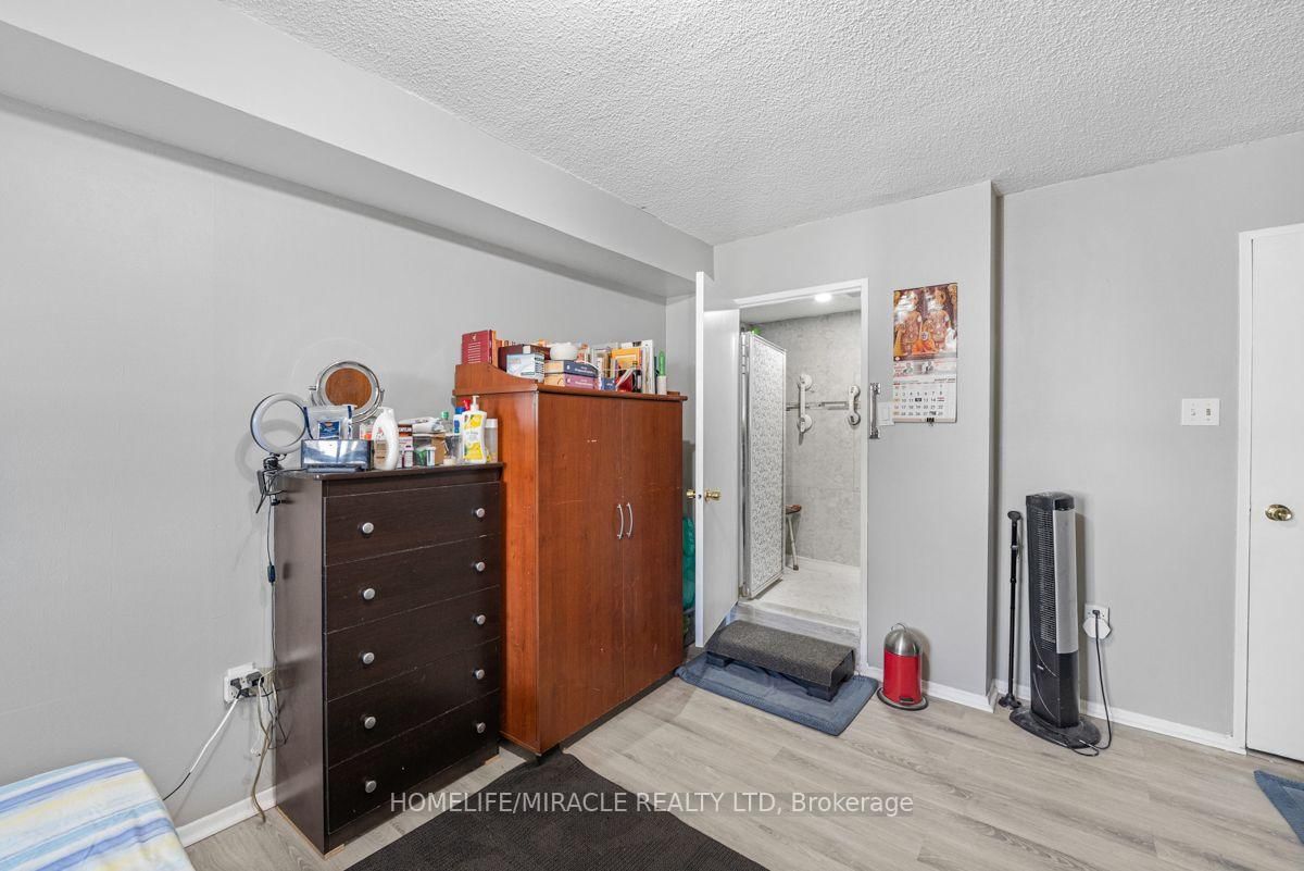 40 Panorama Court • #903 • Toronto, ON photo 36
