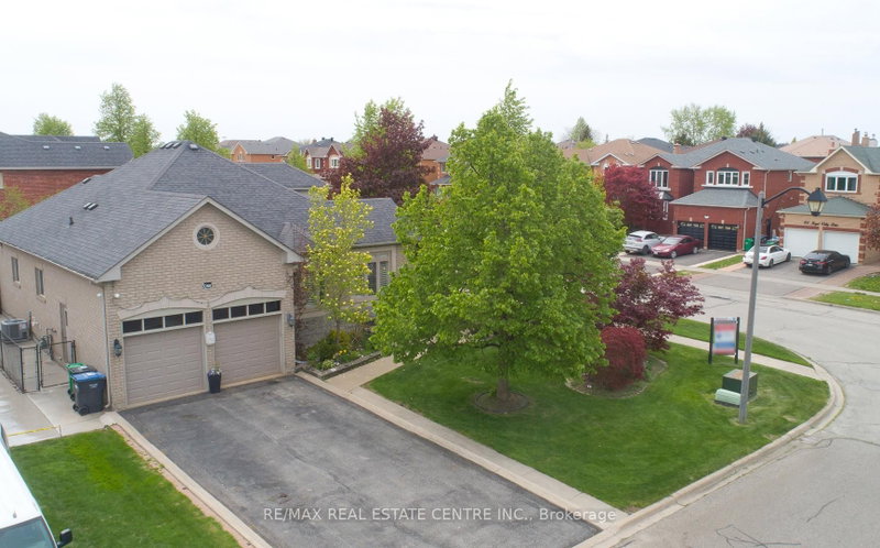 1 Kirkwood Crescent