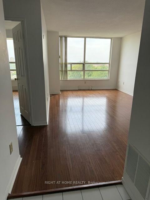 250 Webb Mississauga,ON L5B 3Z4 — Photo 6