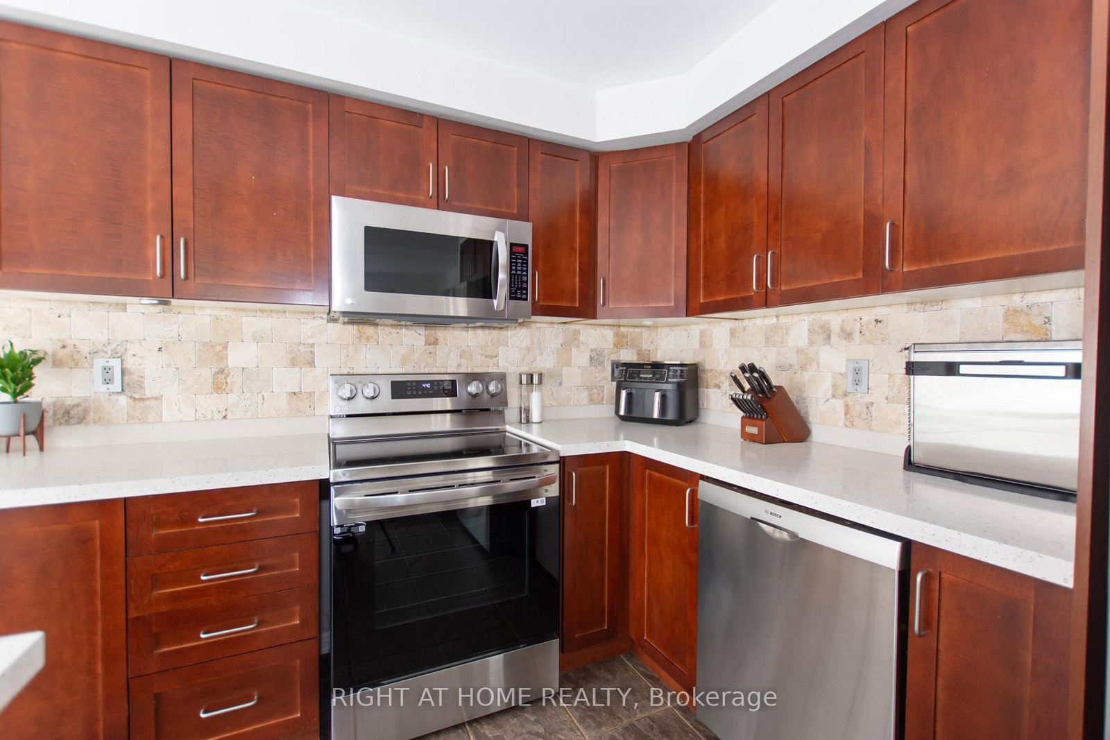 221 Prosser Circle • Milton, ON photo 15