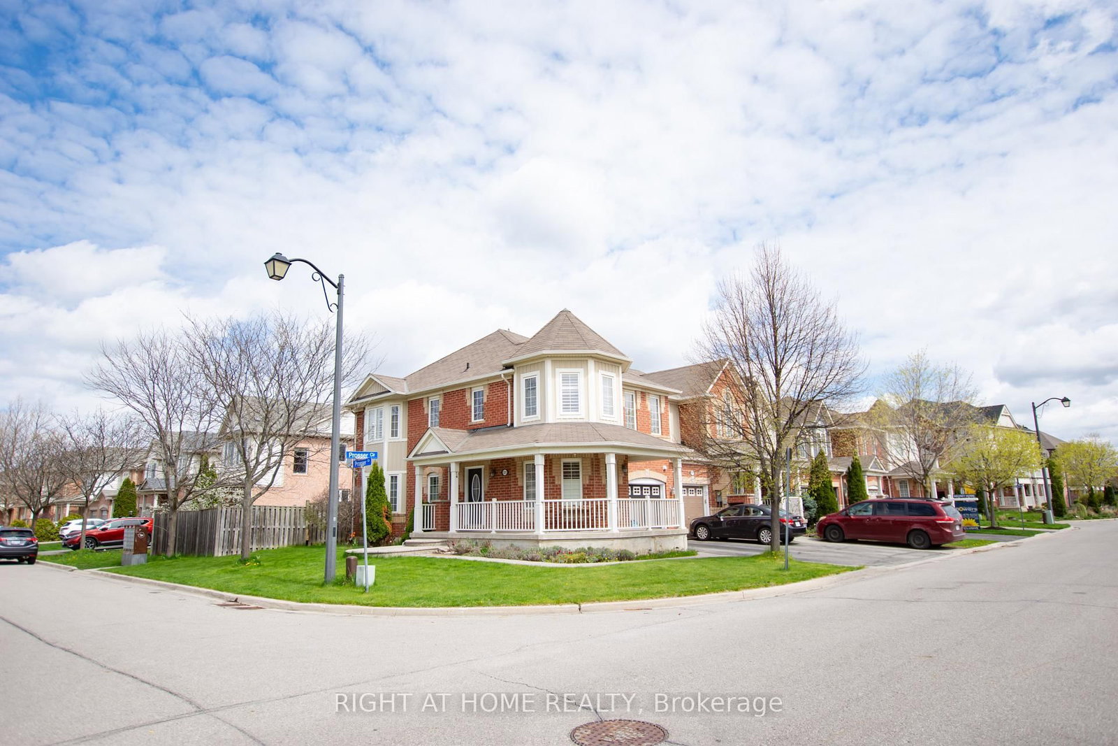 221 Prosser Circle • Milton, ON photo 4