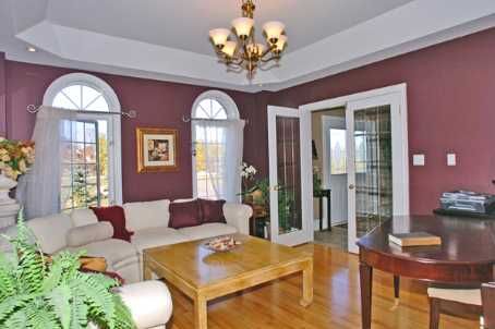 8 Deer Run Cres, Halton Hills, L7J2L7 | Image 2