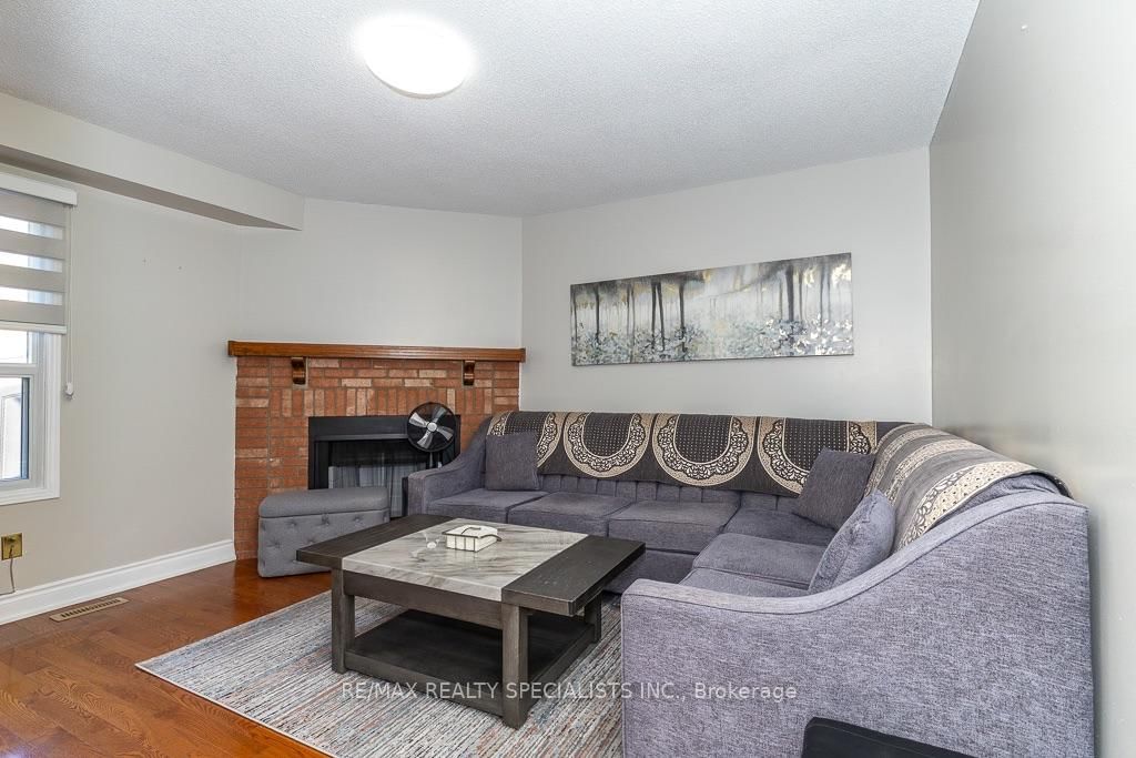 6369 Longspur Road • Mississauga, ON photo 17