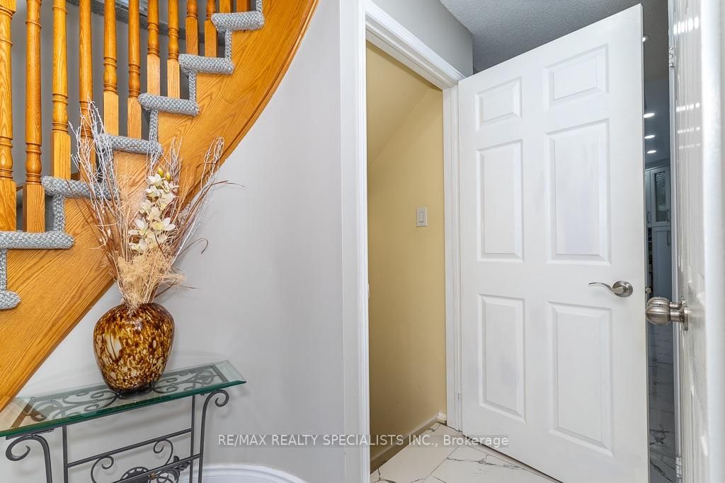 6369 Longspur Road • Mississauga, ON photo 32