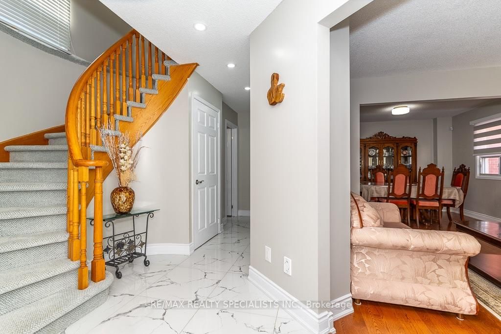 6369 Longspur Road • Mississauga, ON photo 9