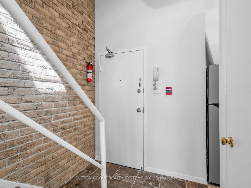 5 - 6 Bartlett Avenue W