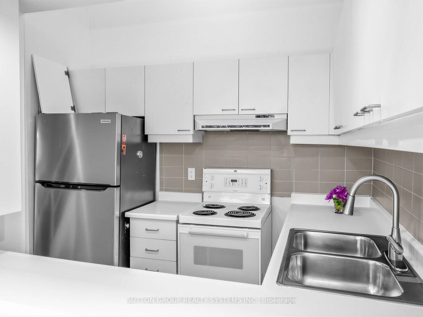 6 Bartlett Avenue W • #5 • Toronto, ON photo 9