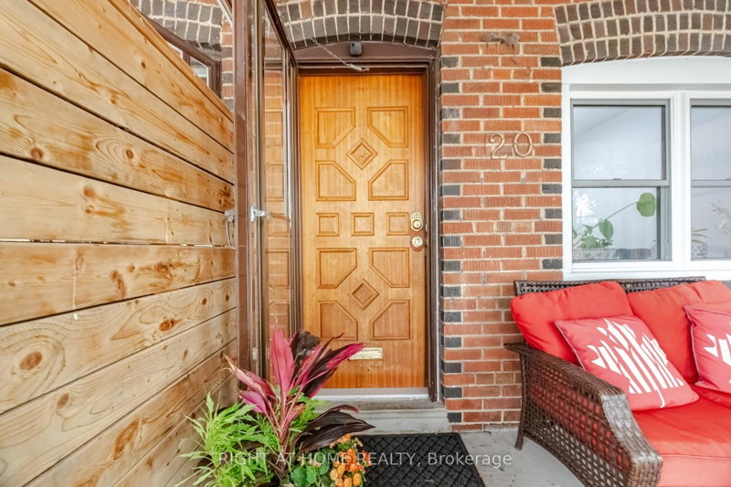20 Rockwell Avenue