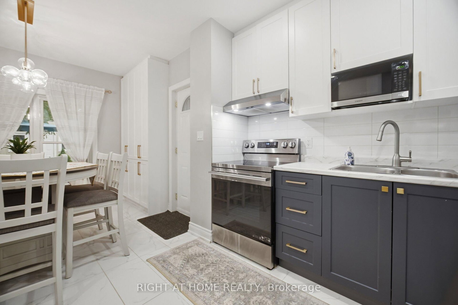 20 Rockwell Avenue • Toronto, ON photo 5