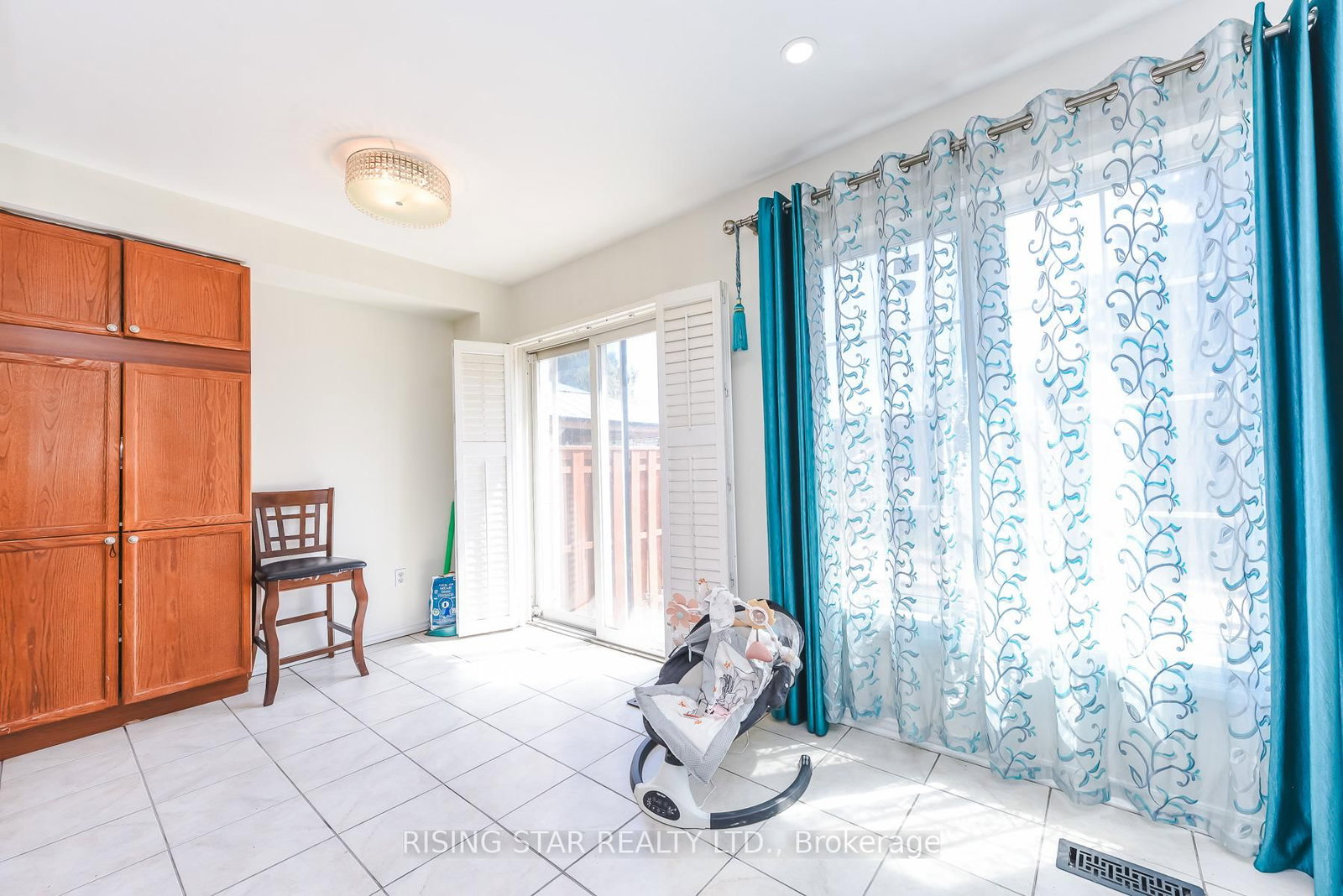 16 Elmpark Brampton,ON L6P 1A8 — Photo 10