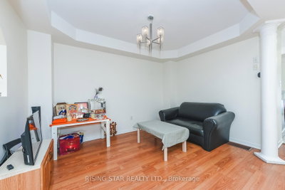 16 Elmpark Brampton,ON L6P 1A8 — Photo 11
