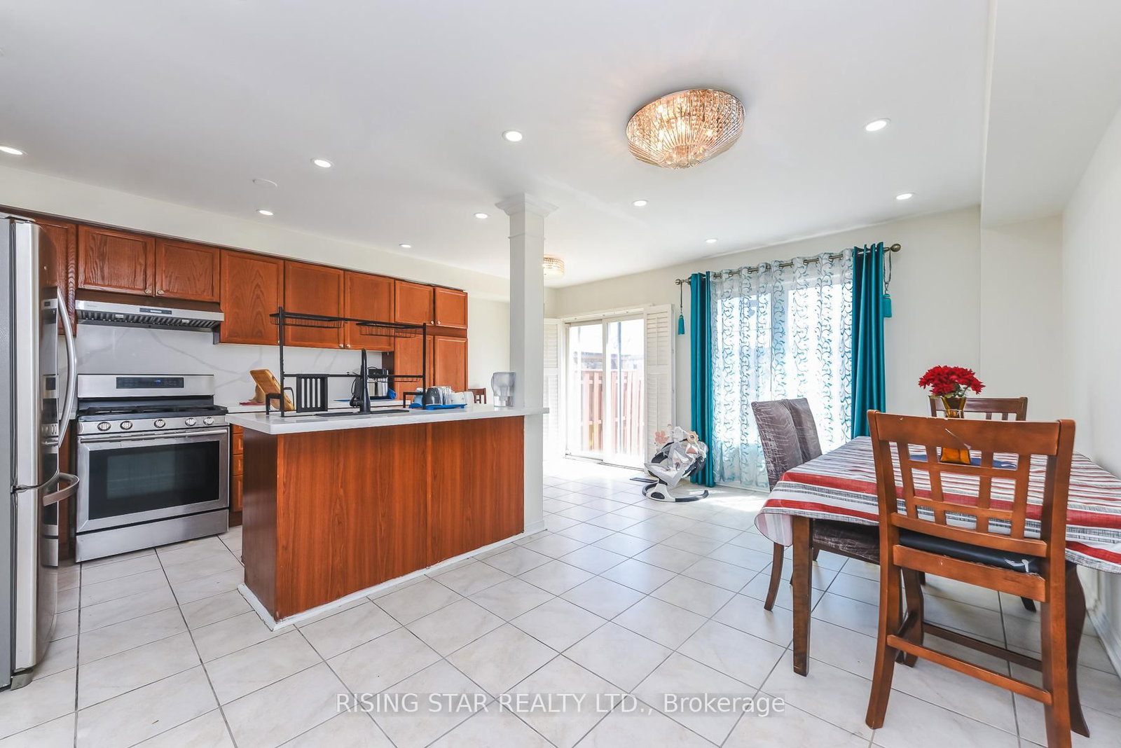 16 Elmpark Brampton,ON L6P 1A8 — Photo 13