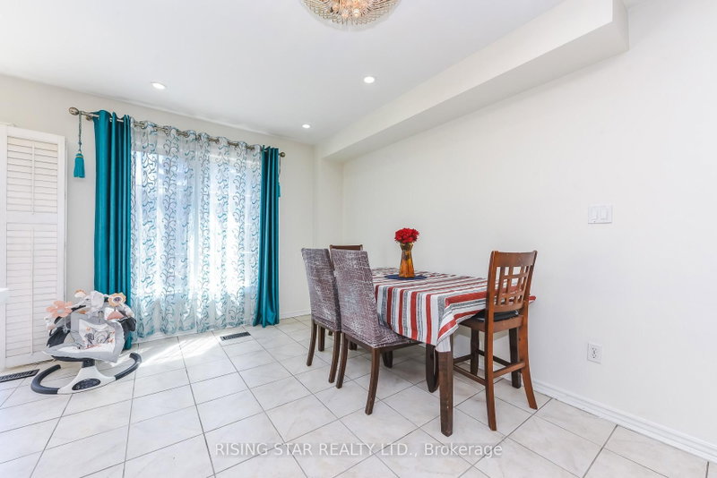 16 Elmpark Brampton,ON L6P 1A8 — Photo 17