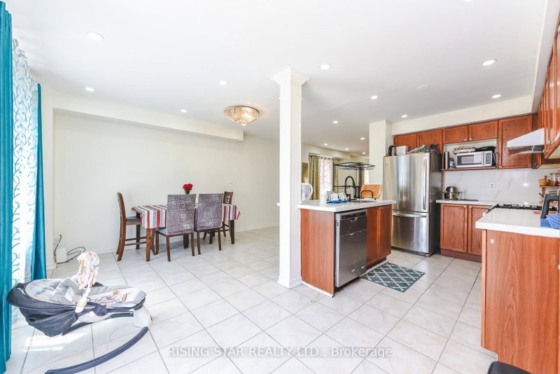16 Elmpark Brampton,ON L6P 1A8 — Photo 18