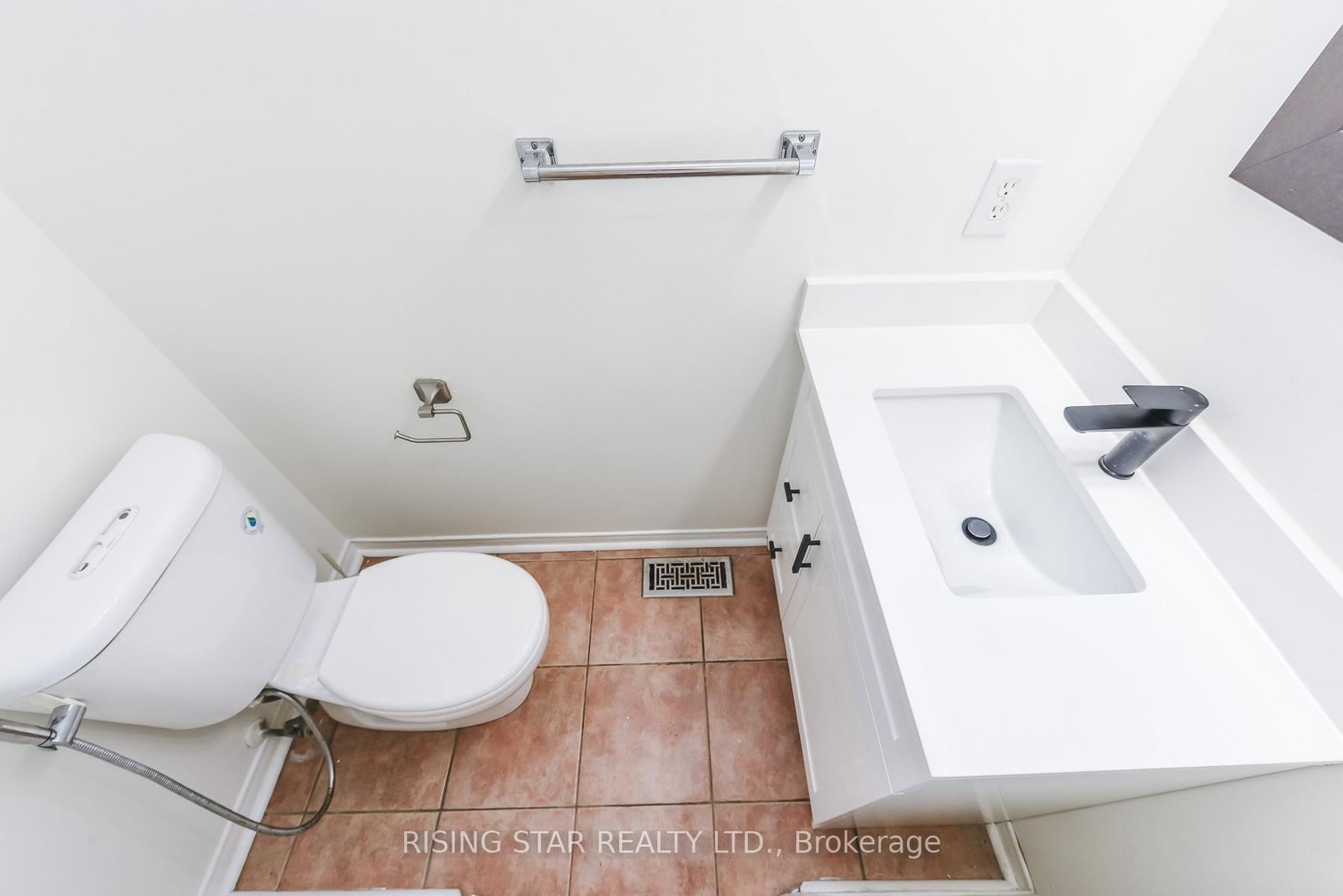 16 Elmpark Brampton,ON L6P 1A8 — Photo 5