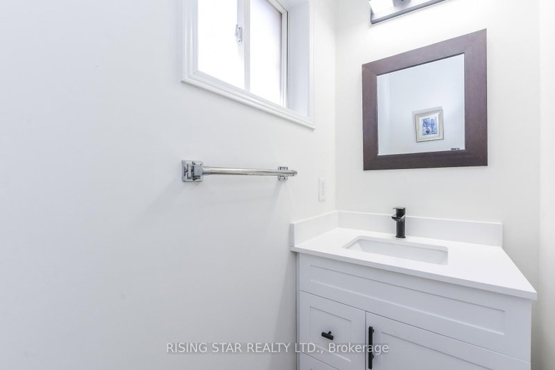 16 Elmpark Brampton,ON L6P 1A8 — Photo 6