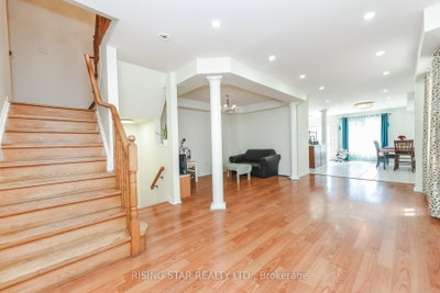 16 Elmpark Brampton,ON L6P 1A8 — Photo 8