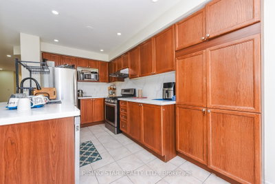 16 Elmpark Brampton,ON L6P 1A8 — Photo 9