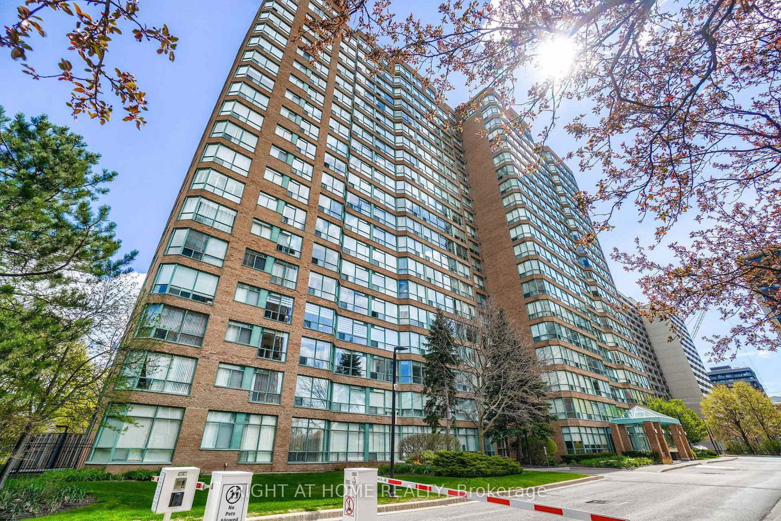 1276 Maple Crossing Boulevard • #1711 • Burlington, ON photo 1