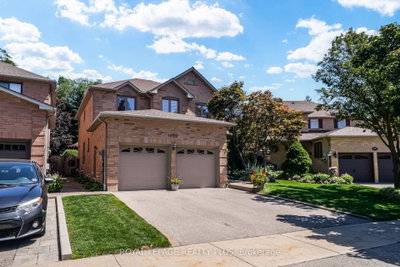1459 Ravensmoor Crescent • Mississauga, ON photo 2
