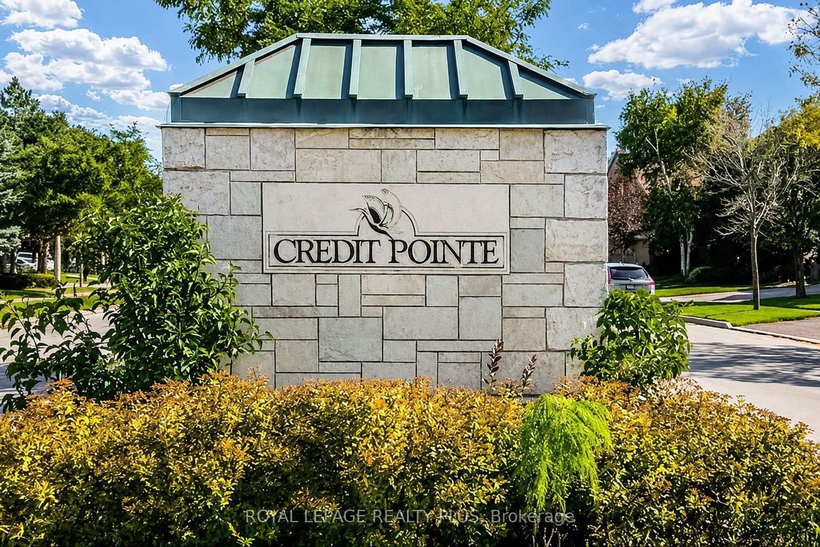 1459 Ravensmoor Crescent • Mississauga, ON photo 5