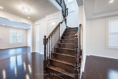 323 Cochrane Milton,ON L9T 8C8 — Photo 9