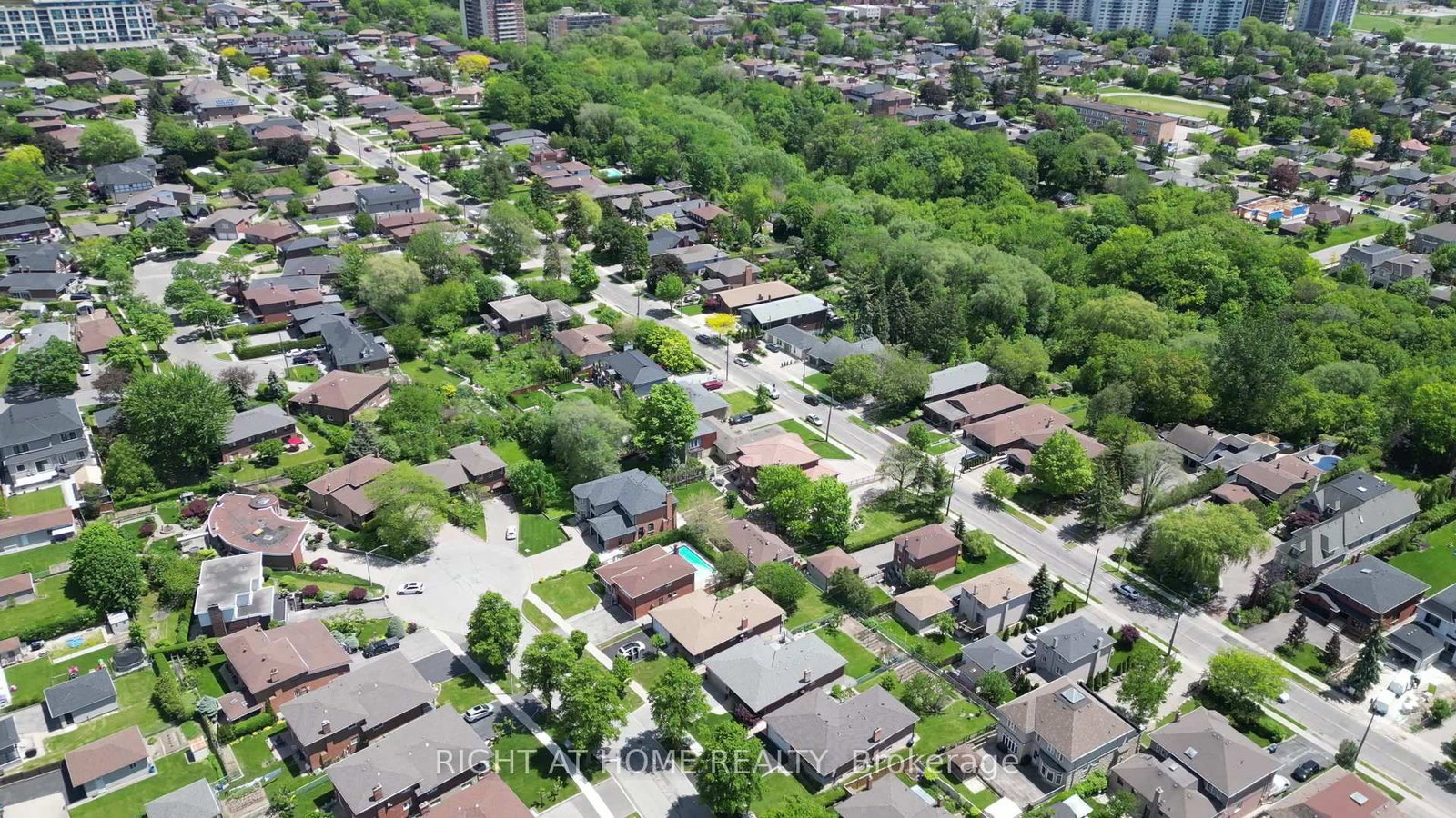 362 Maple Leaf Drive • Toronto, ON photo 14