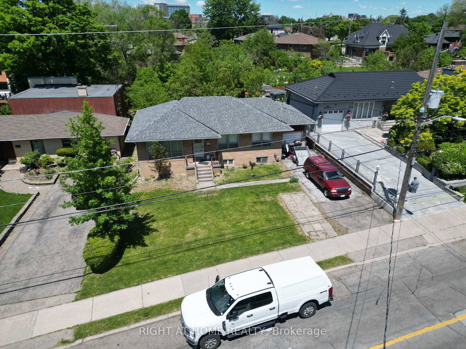 362 Maple Leaf Drive • Toronto, ON photo 4