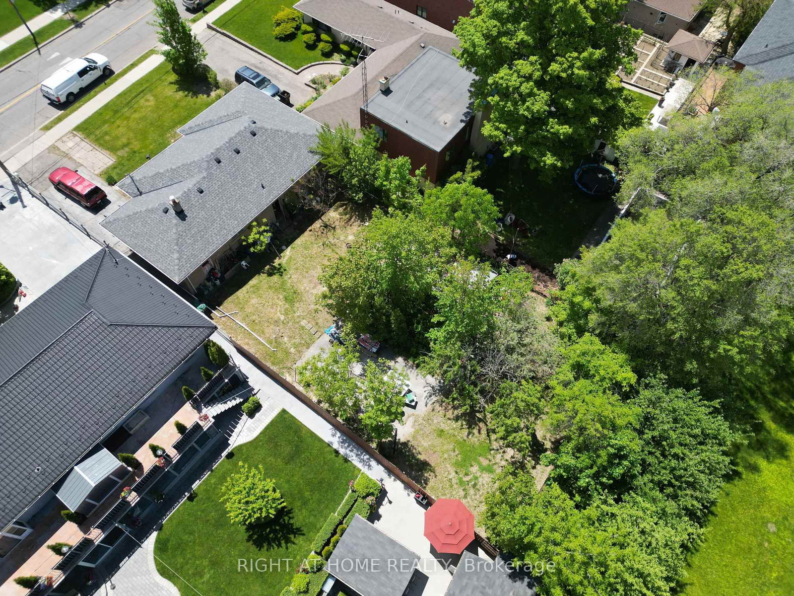 362 Maple Leaf Drive • Toronto, ON photo 6