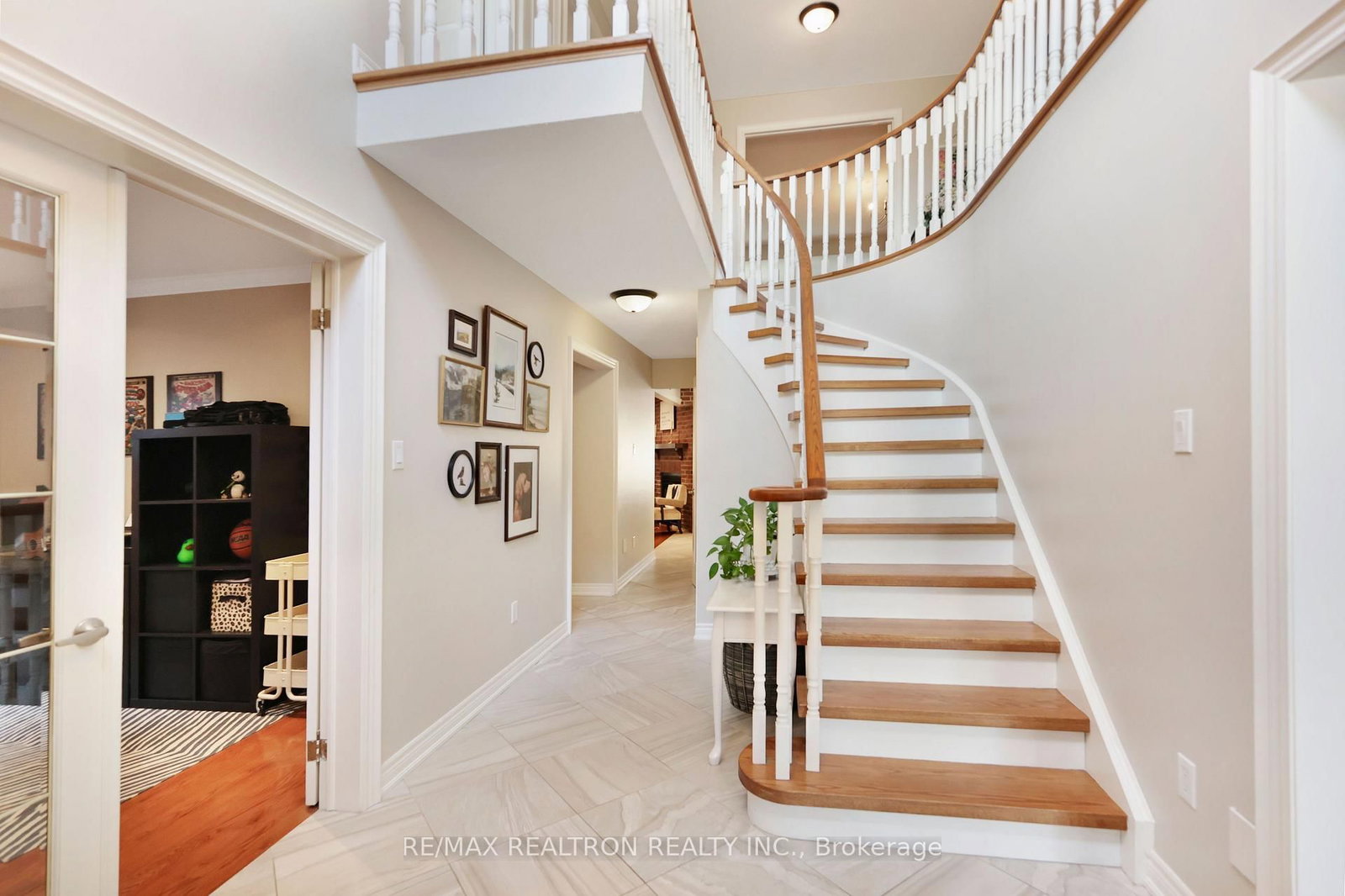 6026 Roxbury Road • Mississauga, ON photo 7