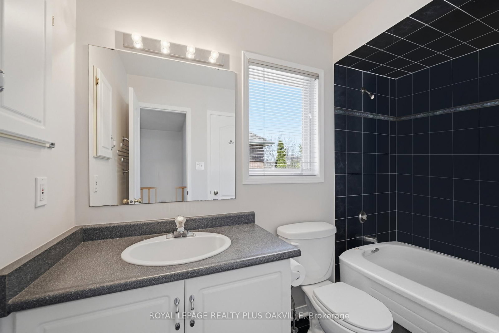 2150 4 Oakville,ON L6M 3T2 — Photo 36