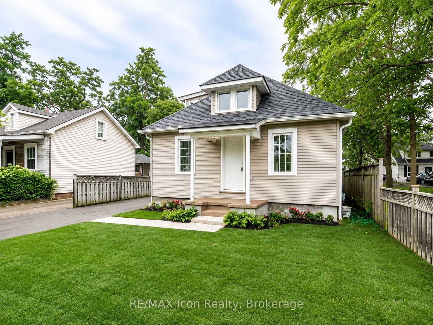 1270 Spring Gardens Road • Burlington, ON photo 2