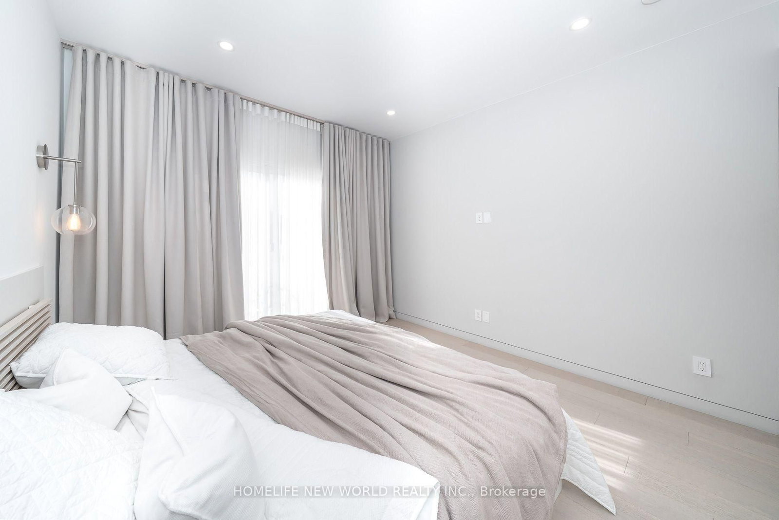 30 Carling Avenue • Toronto, ON photo 17
