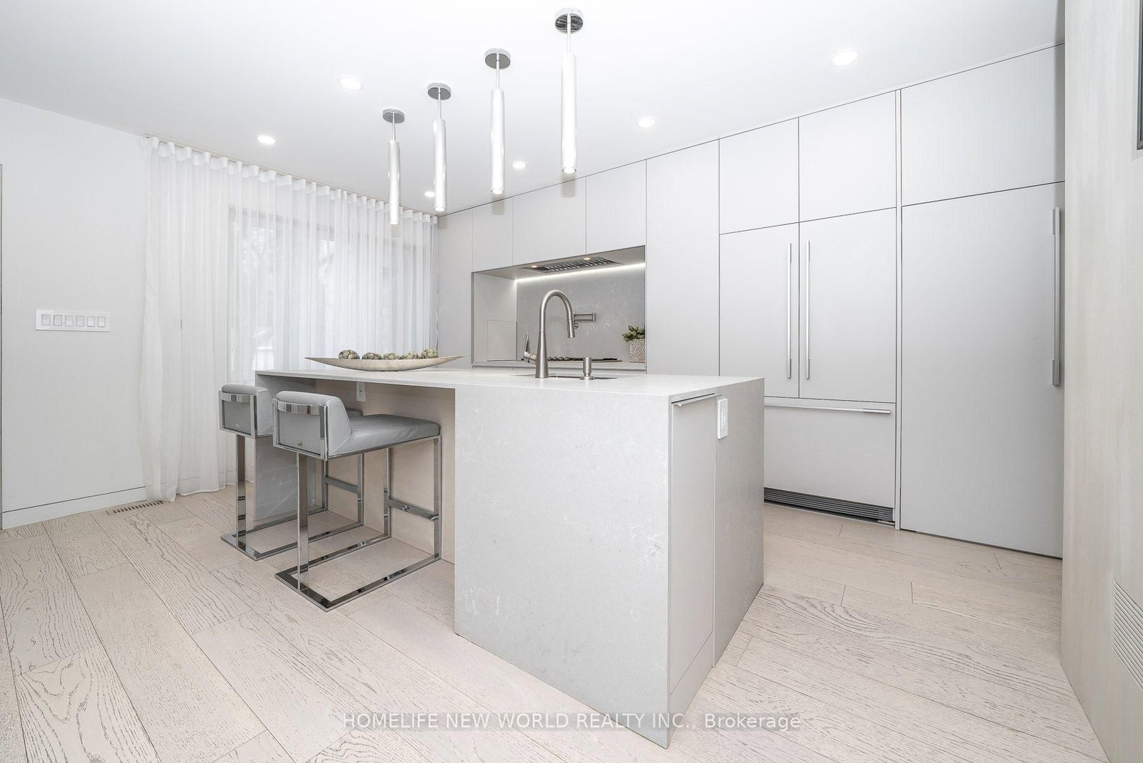 30 Carling Avenue • Toronto, ON photo 7
