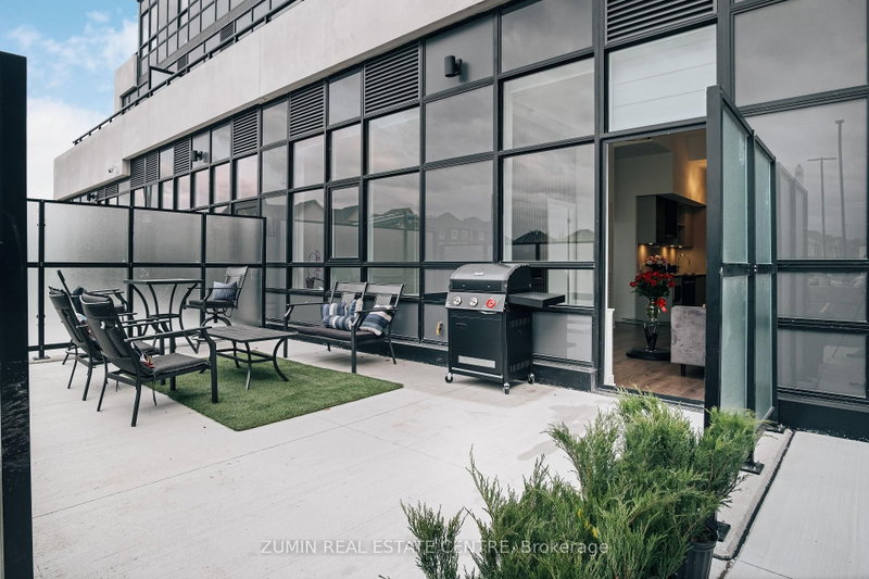 110 - 395 Dundas Street W