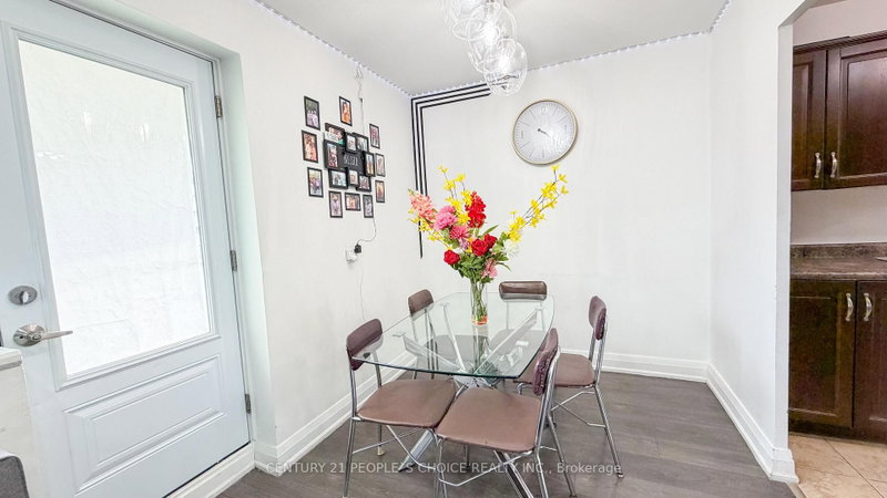201 - 2485 Woking Crescent