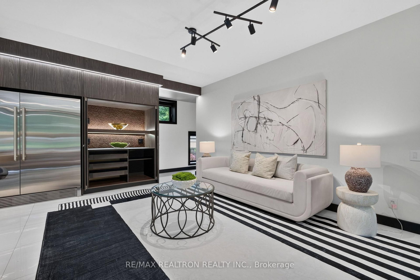 8 Breezewood Drive • Toronto, ON photo 16