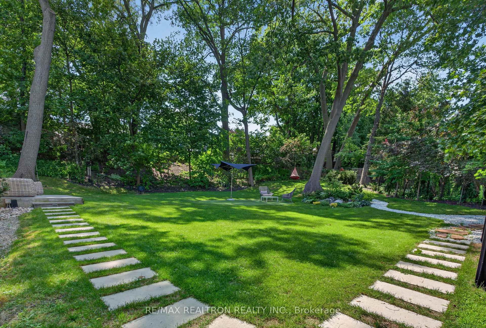 8 Breezewood Drive • Toronto, ON photo 44