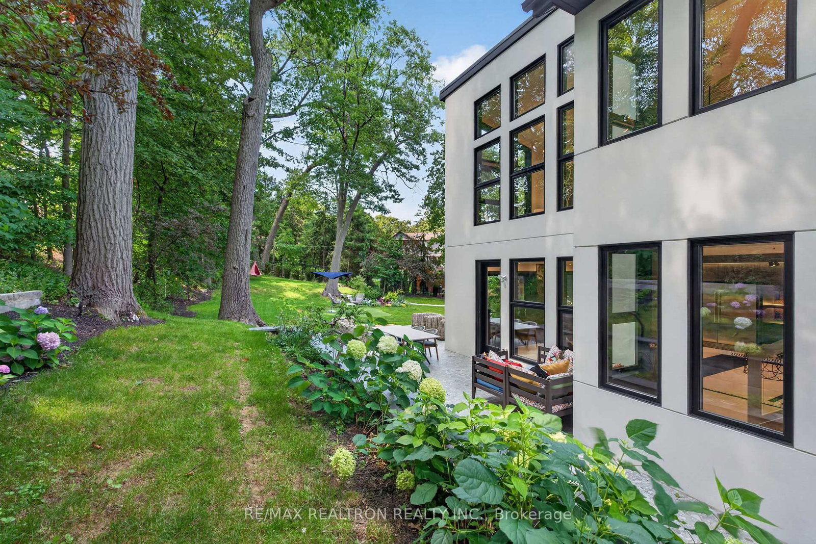 8 Breezewood Drive • Toronto, ON photo 45