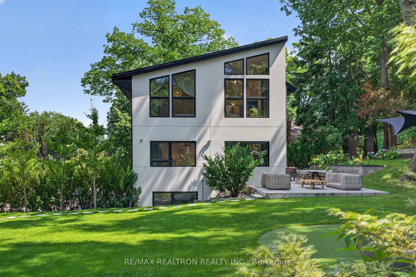 8 Breezewood Drive • Toronto, ON photo 46