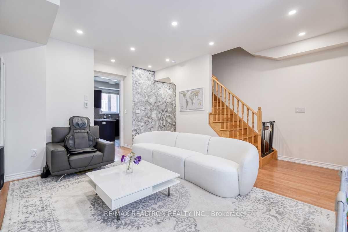 15 Sprucewood Road • Brampton, ON photo 11
